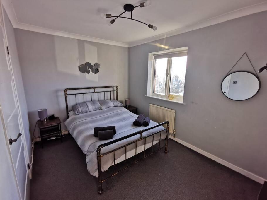 The Quay - Harbour View - By Tifa Stays Swansea Extérieur photo